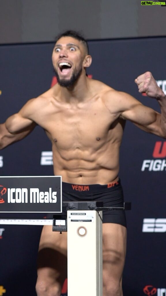 Johnny Walker Instagram - NO PESO! 205.5 pounds (93.2 kg) 🔥 #ufcvegas UFC APEX