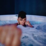 Johnny Walker Instagram - Top 10 UFC fighter @johnnywalker in Recovery mode: Where champions are really made. 🧊🔥#ComebackStronger 🐂 🇧🇷 🇮🇪
