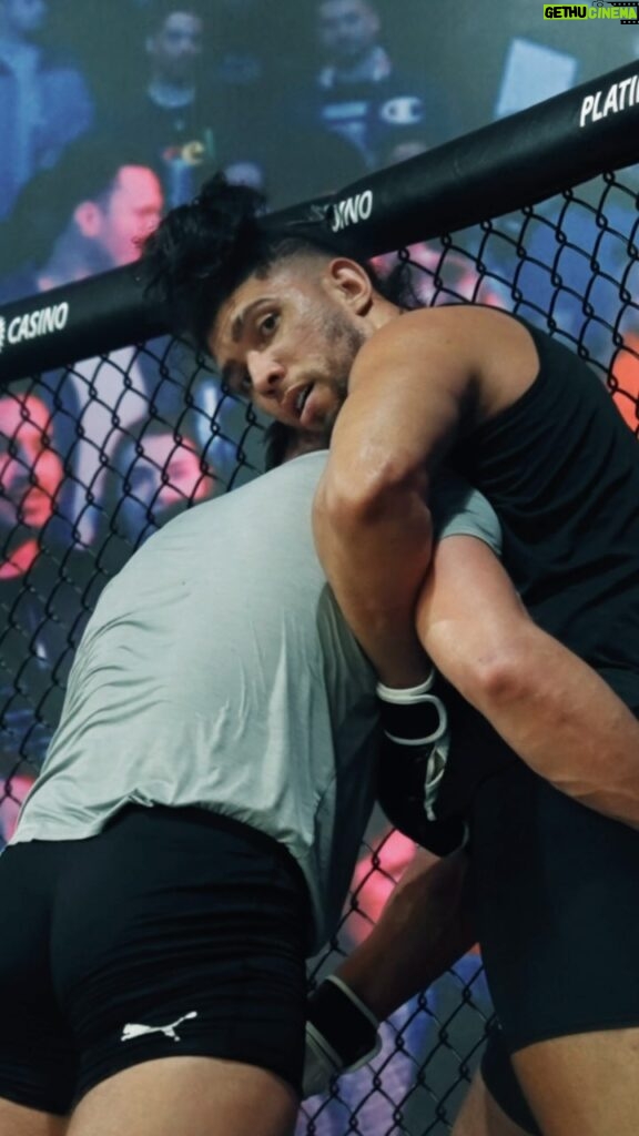 Johnny Walker Instagram - I’ve been working with @karlmooremma leading up to his world championship fight. Karl has help me prepare for my last fight in vegas. As team members and friends we look out for each other leading up to every fight prep 👊 @ufc @celtic_warrior_gym_ @sbgireland @paradigmsports @monsterenergy @coach_kavanagh @abspowerlifting @motionmasters #ufc #sbg #sbgireland #ufc #mma #bjj #fight #fighter #Irish #ufcireland #mmafighter #newyork #octagon #johnnywalker #johnnywalkerufc #mixedmartialarts