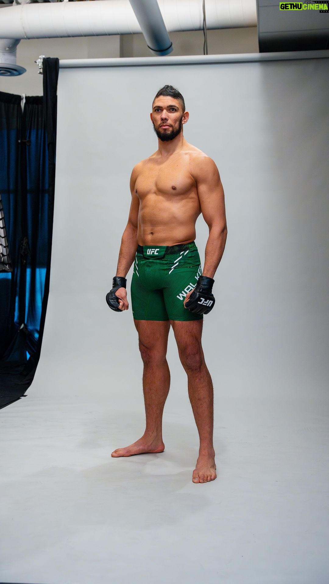 Johnny Walker Instagram - It’s a hard job but I love it! @motion.masters @platincasino.br @ufc @paradigmsports @sbgireland @coach_kavanagh @abspowerlifting @_thomascarty @karlmooremma @motion.masters @celtic_warrior_gym_ #ufc #sbg #sbgireland #ufc #mma #bjj #fight #fighter #Irish #ufcireland #mmafighter #newyork #octagon #johnnywalker #johnnywalkerufc #mixedmartialarts