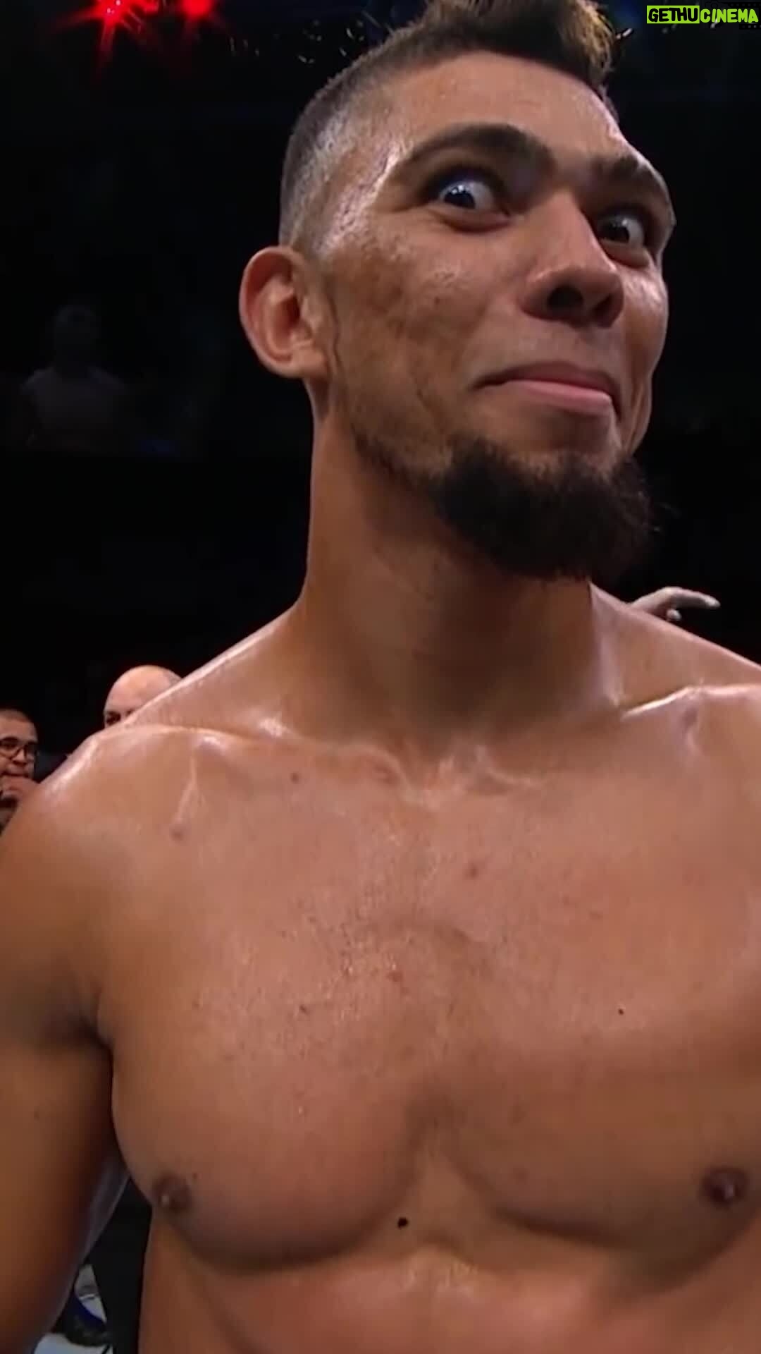 Johnny Walker Instagram - 🇮🇩 Johnny Walker mungkin adalah orang yang paling lucu di UFC 😂 Dia bisa menari, dia bisa bercanda dan dia bisa menjatuhkan orang dengan cara yang menakjubkan, semuanya dengan senyuman di wajahnya! Dia bahkan bisa mendapatkan perebutan gelar jika dia mengalahkan Magomed Ankalaev, jadi pastikan untuk menonton semua aksinya secara GRATIS di Mola mulai pukul 04:00 WIB hari Minggu nanti 🕓 🇬🇧 Johnny Walker is probably the funniest man in the UFC 😂 He can dance, he can joke and he can knock people out in stunning fashion, all with a smile on his face! He could even get a title shot if he beats Magomed Ankalaev, so make sure to watch all the action FREE on Mola from 04:00 WIB on Sunday 🕓 #mola #molafightclub #molafightpredictor #ufc #ufcfightnight #ufcapex #mma #mainevent #lightheavyweight #submission #knockout #magomedankalaev #johnnywalker #dagestan #brazil #rematch #titleshot