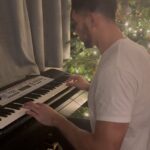Johnny Walker Instagram - Who likes piano 🎹? And who wants more ? Just learning this today , aprendendo isso aqui hoje , quem gostou ?