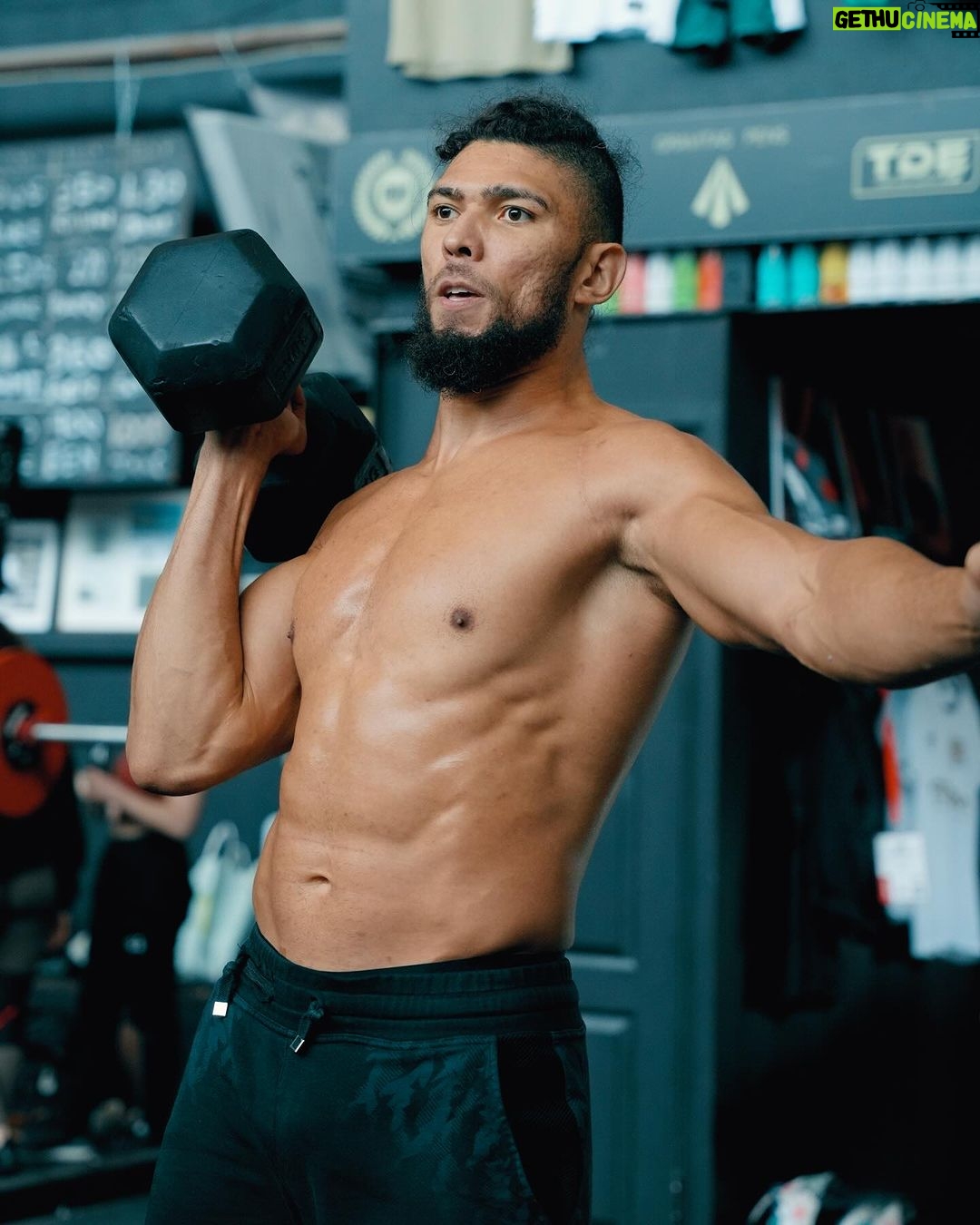 Johnny Walker Instagram - Balance, focus and the willingness to do what others won’t. I will not stop working 😤 @ufc @celtic_warrior_gym_ @sbgireland @paradigmsports @monsterenergy @coach_kavanagh @abspowerlifting @motionmasters @duelbitsofficial #ufc #sbg #sbgireland #ufc #mma #bjj #fight #fighter #Irish #ufcireland #mmafighter #newyork #octagon #johnnywalker #johnnywalkerufc #mixedmartialarts
