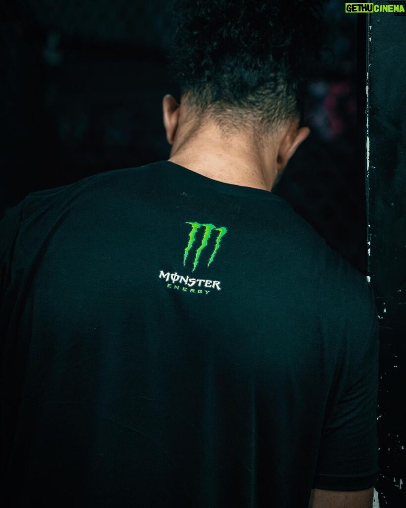 Johnny Walker Instagram - My new black @monsterenergy t-shirt and gloves for another great session in the cage 👊 @ufc @celtic_warrior_gym_ @sbgireland @paradigmsports @monsterenergy @coach_kavanagh @abspowerlifting @motionmasters @duelbitsofficial #ufc #sbg #sbgireland #ufc #mma #bjj #fight #fighter #Irish #ufcireland #mmafighter #newyork #octagon #johnnywalker #johnnywalkerufc #mixedmartialarts