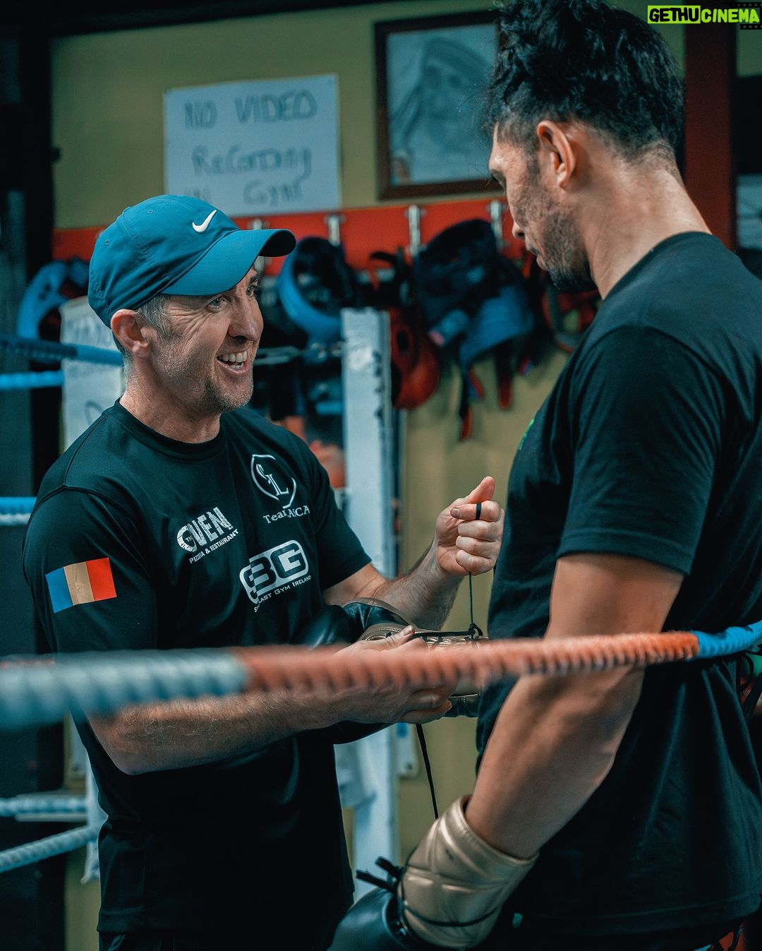 Johnny Walker Instagram - My boxing coach Packie Collins 🥊 @ufc @celtic_warrior_gym_ @sbgireland @paradigmsports @platincasino.br @monsterenergy @coach_kavanagh @abspowerlifting @motionmasters #ufc #sbg #sbgireland #ufc #mma #bjj #fight #fighter #Irish #ufcireland #mmafighter #newyork #octagon #johnnywalker #johnnywalkerufc #mixedmartialarts Celtic Warriors Boxing Gym
