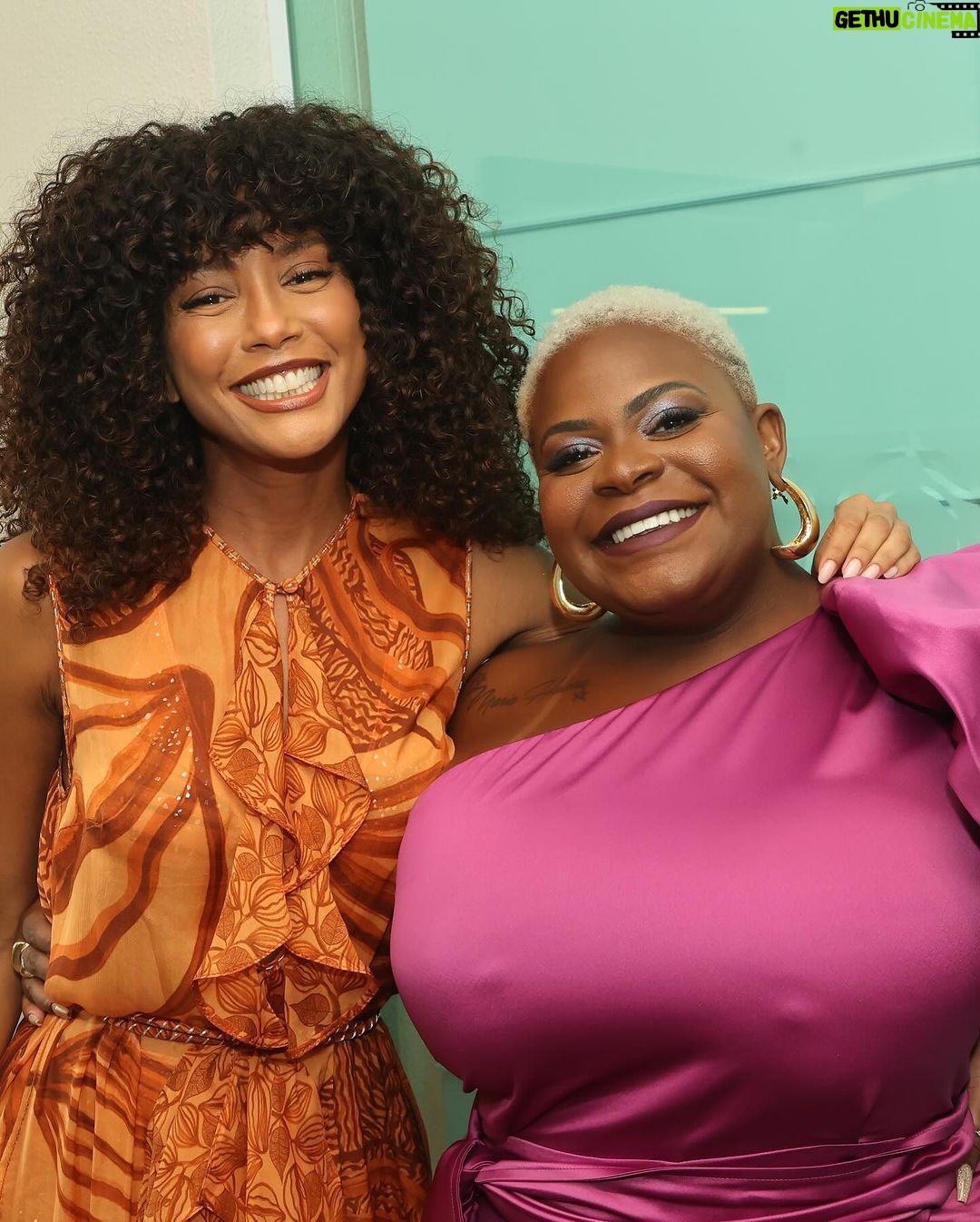 Jojo Todynho Instagram - Ontem tive o prazer de dividir o palco com a @taisdeverdade em um evento lindo de @avonbrasil e @naturabroficial para falar sobre sonhos. Contamos com mais de 800 mulheres inspiradoras que diariamente batalham muito pra conquistar seus objetivos. Feliz demais de dividir esse dia com vocês!! Foi muito especial! Obrigada @avonbrasil pelo convite!! 💕