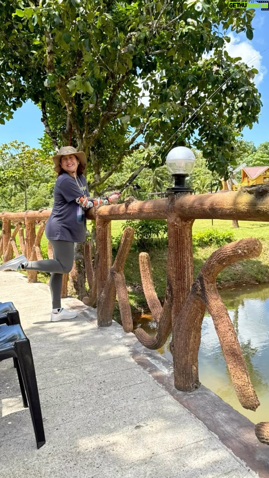 Jolina Magdangal Instagram - Galing ng mga tilapia, kanina nasa harap namin lahat.. nung makita yung fishing rod… nawala lahat. Hahaha