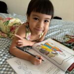 Jolina Magdangal Instagram - My very good student.♥️ and my very nice lashes.😬 #homeschoolmom #kindergarten #newloungeph