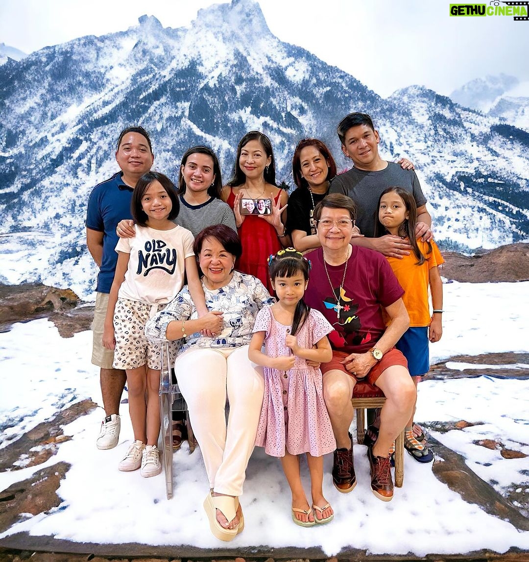 Jolina Magdangal Instagram - O diba nakuha pa namin magpasko sa snow. Tibay ng mga balat namin, naka tsinelas, shorts, spaghetti strap lang kami. Puno ng snow ang paligid pero kami medyo makintab sa init.🤣🤣 🤣🤣🤣🤣 Joke!!! We had a great time kanina. Tagal ko na sila di nadalaw sa tagaytay at gusto nila ako madalaw sana nung nakaraang linggo na bed rest ako pero ngayon lang natuloy na makaluwas. ANG SAYA!!! At higit sa lahat.. nilutuan ko sila ng version ko ng adobo. Pasado kay hurado daddy at hurado mommy!!!! Busog na busog sila.😊 #PeleSerye #TeleVika #postchristmas #prenewyear #family #goodvibes #grateful #inspiration #explore #fyp #foryou #foryourpage