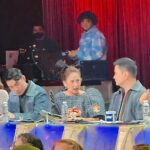 Jolina Magdangal Instagram – Ano kayang  pinag uusapan namin dito? Sige nga… caption this…