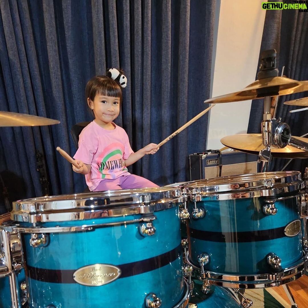 Jolina Magdangal Instagram - Mark: sya na nga ba ang magmamana? Me: basta feeling ko namana na nya yung sakin. Pero bakit di natin pagsamahin… Ang Kikay/Christmas tree Drummer ng Quezon City… VIKA ANAYA MAGDANGAL ESCUETA!!!!!!! Mark, Me, and Pele: palakpakan!!!!!!!!!!!😂😂😂 #TeleVika