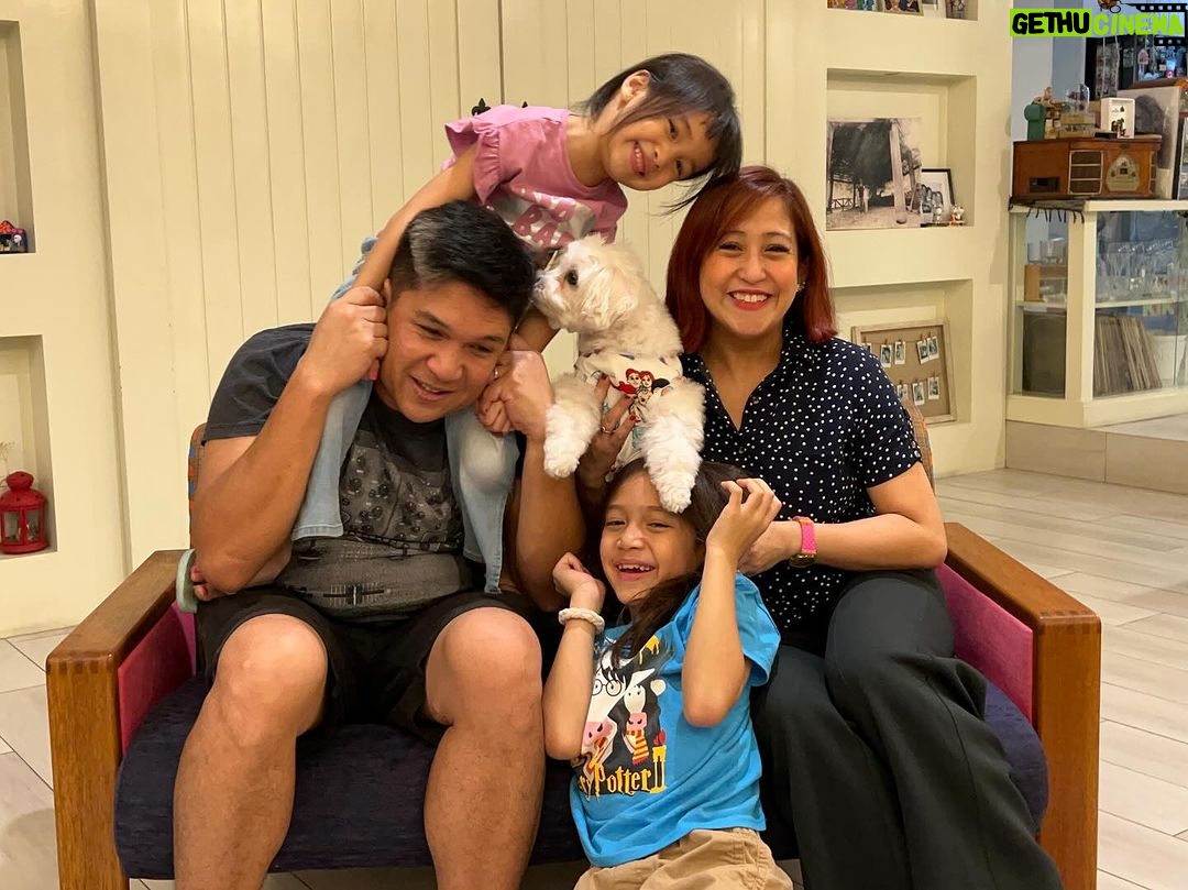 Jolina Magdangal Instagram - Ang ligaya sa aming puso ay higit pa sa ngiti na meron kami sa mga litratong ito. Itong huling buwan ng 2023, ipinakita at ipinaramdam sa amin ng Panginoon na ang blessing na matatanggap namin ay magbibigay sa amin ng mas malalim na kahulugan ng pagmamahal at oras na kami ay magkasama at naaakap ang isat isa palagi. At ngayong 2024, excited kami sa mga goals na gusto namin matupad. Happy New Year sa lahat!!!!!!!🎆🎇