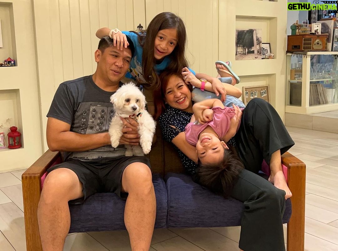 Jolina Magdangal Instagram - Ang ligaya sa aming puso ay higit pa sa ngiti na meron kami sa mga litratong ito. Itong huling buwan ng 2023, ipinakita at ipinaramdam sa amin ng Panginoon na ang blessing na matatanggap namin ay magbibigay sa amin ng mas malalim na kahulugan ng pagmamahal at oras na kami ay magkasama at naaakap ang isat isa palagi. At ngayong 2024, excited kami sa mga goals na gusto namin matupad. Happy New Year sa lahat!!!!!!!🎆🎇