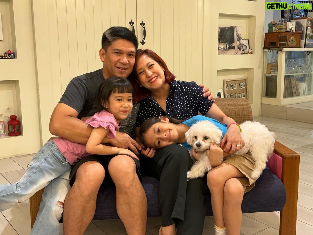 Jolina Magdangal Instagram - Ang ligaya sa aming puso ay higit pa sa ngiti na meron kami sa mga litratong ito. Itong huling buwan ng 2023, ipinakita at ipinaramdam sa amin ng Panginoon na ang blessing na matatanggap namin ay magbibigay sa amin ng mas malalim na kahulugan ng pagmamahal at oras na kami ay magkasama at naaakap ang isat isa palagi. At ngayong 2024, excited kami sa mga goals na gusto namin matupad. Happy New Year sa lahat!!!!!!!🎆🎇