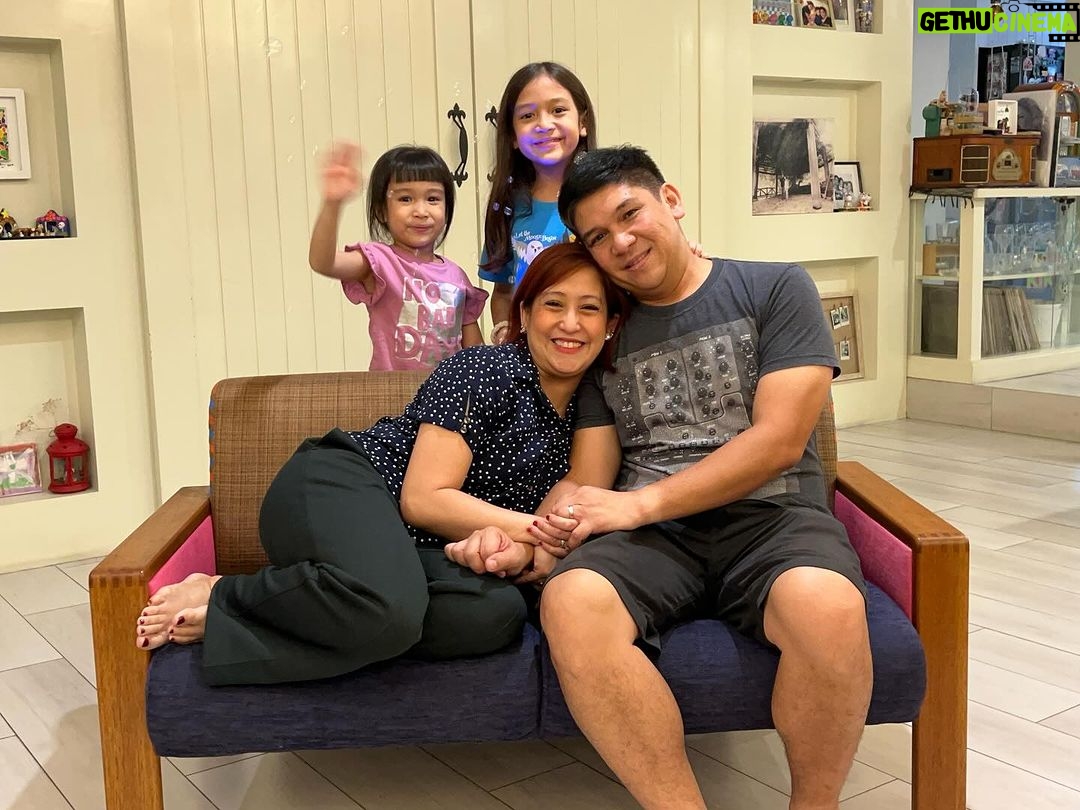 Jolina Magdangal Instagram - Ang ligaya sa aming puso ay higit pa sa ngiti na meron kami sa mga litratong ito. Itong huling buwan ng 2023, ipinakita at ipinaramdam sa amin ng Panginoon na ang blessing na matatanggap namin ay magbibigay sa amin ng mas malalim na kahulugan ng pagmamahal at oras na kami ay magkasama at naaakap ang isat isa palagi. At ngayong 2024, excited kami sa mga goals na gusto namin matupad. Happy New Year sa lahat!!!!!!!🎆🎇