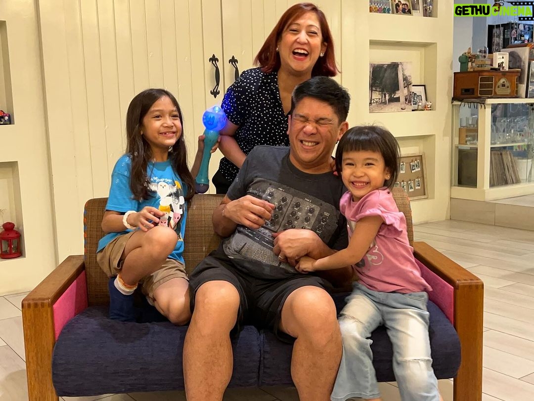 Jolina Magdangal Instagram - Ang ligaya sa aming puso ay higit pa sa ngiti na meron kami sa mga litratong ito. Itong huling buwan ng 2023, ipinakita at ipinaramdam sa amin ng Panginoon na ang blessing na matatanggap namin ay magbibigay sa amin ng mas malalim na kahulugan ng pagmamahal at oras na kami ay magkasama at naaakap ang isat isa palagi. At ngayong 2024, excited kami sa mga goals na gusto namin matupad. Happy New Year sa lahat!!!!!!!🎆🎇