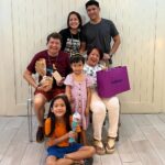 Jolina Magdangal Instagram – O diba nakuha pa namin magpasko sa snow. Tibay ng mga balat namin, naka tsinelas, shorts, spaghetti strap lang kami. Puno ng snow ang paligid pero kami medyo makintab sa init.🤣🤣 🤣🤣🤣🤣 

Joke!!! We had a great time kanina. Tagal ko na sila di nadalaw sa tagaytay at gusto nila ako madalaw sana nung nakaraang linggo na bed rest ako pero ngayon lang natuloy na makaluwas. ANG SAYA!!! 
At higit sa lahat.. nilutuan ko sila ng version ko ng adobo. Pasado kay hurado daddy at hurado mommy!!!! Busog na busog sila.😊

#PeleSerye #TeleVika #postchristmas #prenewyear #family #goodvibes #grateful #inspiration #explore #fyp #foryou #foryourpage
