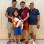 Jolina Magdangal Instagram – O diba nakuha pa namin magpasko sa snow. Tibay ng mga balat namin, naka tsinelas, shorts, spaghetti strap lang kami. Puno ng snow ang paligid pero kami medyo makintab sa init.🤣🤣 🤣🤣🤣🤣 

Joke!!! We had a great time kanina. Tagal ko na sila di nadalaw sa tagaytay at gusto nila ako madalaw sana nung nakaraang linggo na bed rest ako pero ngayon lang natuloy na makaluwas. ANG SAYA!!! 
At higit sa lahat.. nilutuan ko sila ng version ko ng adobo. Pasado kay hurado daddy at hurado mommy!!!! Busog na busog sila.😊

#PeleSerye #TeleVika #postchristmas #prenewyear #family #goodvibes #grateful #inspiration #explore #fyp #foryou #foryourpage