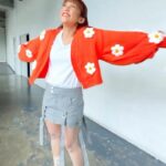 Jolina Magdangal Instagram - Dapat laging happy!😊 #fashion #sweater #crochet #inspire #orange