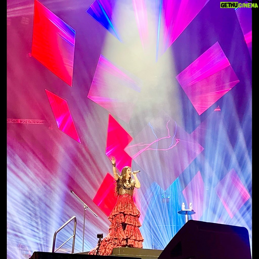 Jolina Magdangal Instagram - Ngayon lang ako nakapagpost kasi ninamnam ko pa ang experience sa #RegineRocks Kung pwede lang ako tumayo ng tumayo para makisabay sa pagkanta ginawa ko na pero baka magulat yung nasa likod ko at masigawan ako na manahimik. Pero talagang feel na feel ko ang buong concert!!!! Thank you sooooo much Ate @reginevalcasid Nakakainspire ka lalo na sa matagal nang hindi nakakapag perform ng ganun (tulad ko). Love you soooooo much Ate Reg!!!!!! Maasahan mo na manonood ulit ako sa repeat (beke nemen).♥️ #rockconcert #rock