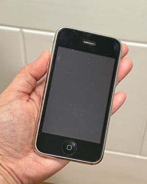 Jolina Magdangal Instagram - To continue the cellphone collection.. eto naman ang very first iphone ko. Naabutan nyo to?