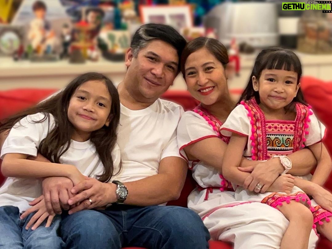 Jolina Magdangal Instagram - Merry Christmas everyone! May mga nangyari nitong nakaraang linggo.. parang rollercoaster ang emotions namin lalo na kami ni Mark. Ikukwento ko sa inyo lahat.. sa ngayon birthday ni Papa Jesus, at napakalaking pasasalamat at hindi nya tayo pinapabayaan. Nawa’y maging makabuluhan ang inyong Pasko.♥️ #PeleSerye #TeleVika