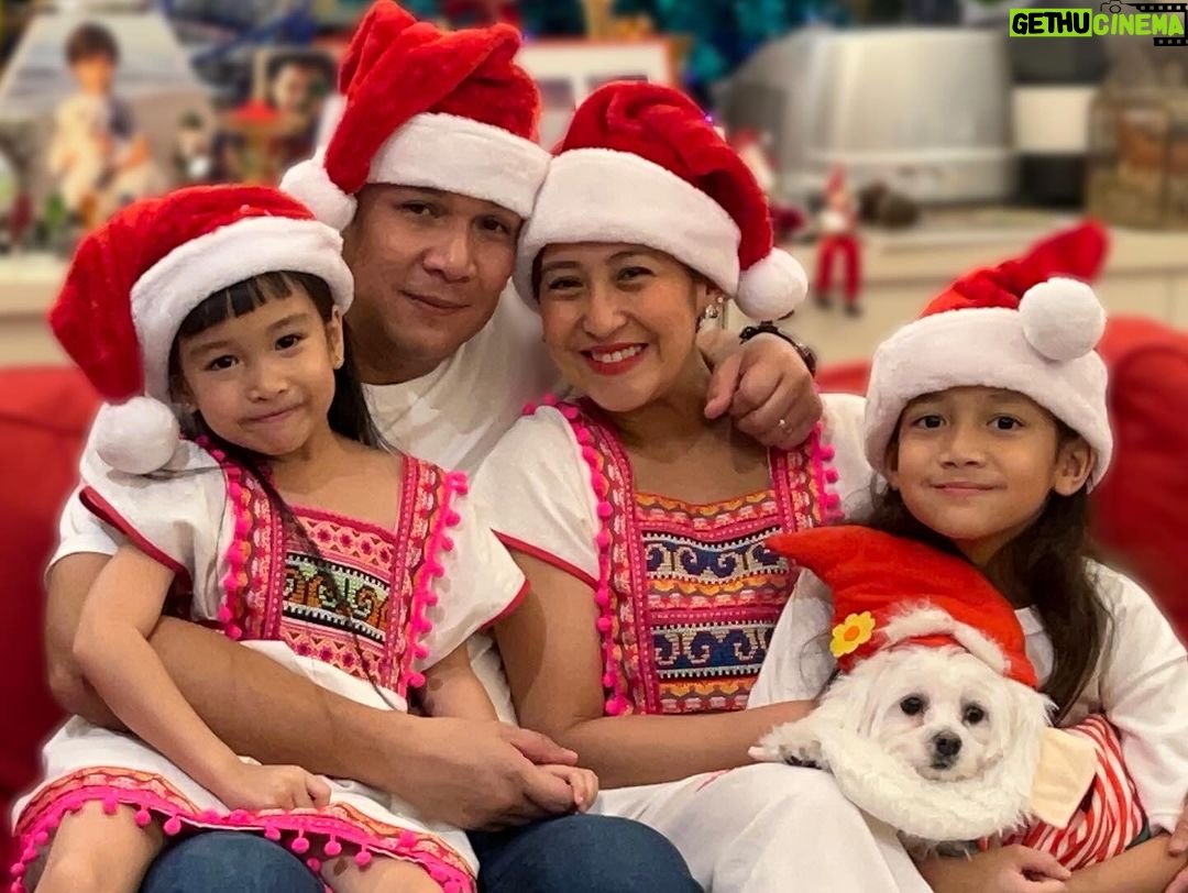 Jolina Magdangal Instagram - Merry Christmas everyone! May mga nangyari nitong nakaraang linggo.. parang rollercoaster ang emotions namin lalo na kami ni Mark. Ikukwento ko sa inyo lahat.. sa ngayon birthday ni Papa Jesus, at napakalaking pasasalamat at hindi nya tayo pinapabayaan. Nawa’y maging makabuluhan ang inyong Pasko.♥️ #PeleSerye #TeleVika