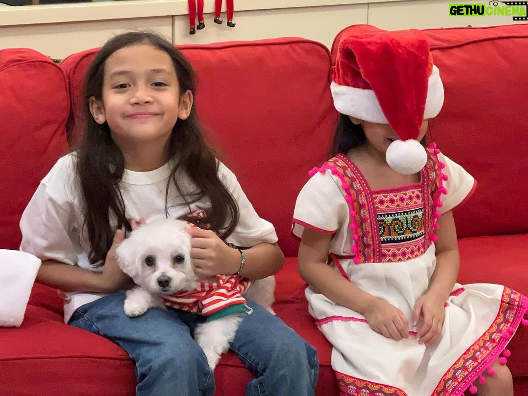 Jolina Magdangal Instagram - Merry Christmas everyone! May mga nangyari nitong nakaraang linggo.. parang rollercoaster ang emotions namin lalo na kami ni Mark. Ikukwento ko sa inyo lahat.. sa ngayon birthday ni Papa Jesus, at napakalaking pasasalamat at hindi nya tayo pinapabayaan. Nawa’y maging makabuluhan ang inyong Pasko.♥️ #PeleSerye #TeleVika