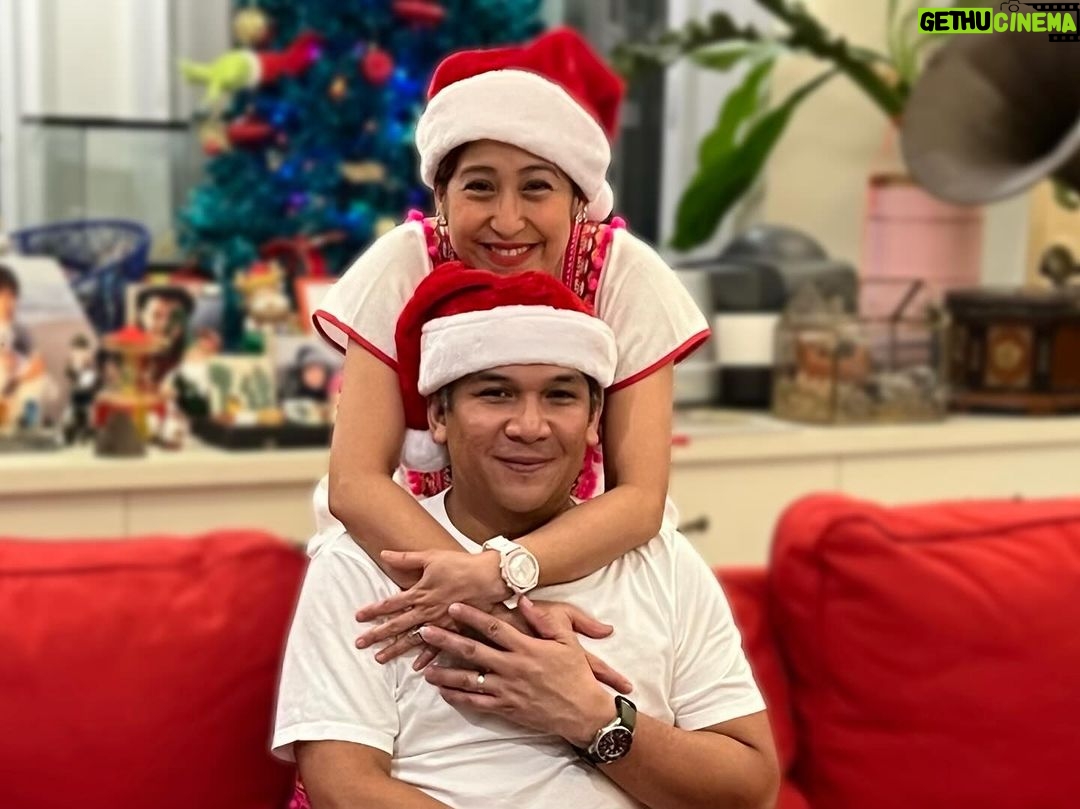 Jolina Magdangal Instagram - Merry Christmas everyone! May mga nangyari nitong nakaraang linggo.. parang rollercoaster ang emotions namin lalo na kami ni Mark. Ikukwento ko sa inyo lahat.. sa ngayon birthday ni Papa Jesus, at napakalaking pasasalamat at hindi nya tayo pinapabayaan. Nawa’y maging makabuluhan ang inyong Pasko.♥️ #PeleSerye #TeleVika