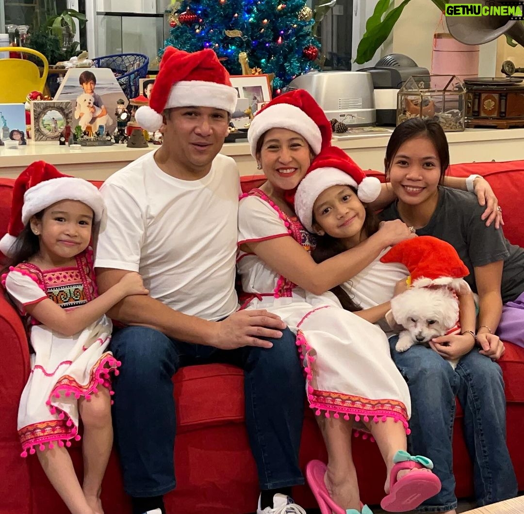 Jolina Magdangal Instagram - Merry Christmas everyone! May mga nangyari nitong nakaraang linggo.. parang rollercoaster ang emotions namin lalo na kami ni Mark. Ikukwento ko sa inyo lahat.. sa ngayon birthday ni Papa Jesus, at napakalaking pasasalamat at hindi nya tayo pinapabayaan. Nawa’y maging makabuluhan ang inyong Pasko.♥️ #PeleSerye #TeleVika