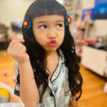 Jolina Magdangal Instagram - Kagabi bagong tasa ang bangs, nagpakulot at pictorial bago matulog.😂 Haaay Vika Anaya!!!! Kung pwede lang akapin kita (kayo ni Kuya Pele) habangbuhay… enjoyin natin ang araw araw anak kasi ang bilis bilis dumaan e. Oops Nanay senti mode: ON! #TeleVika #goodvibes #blessings #myeverydaymagic #grateful