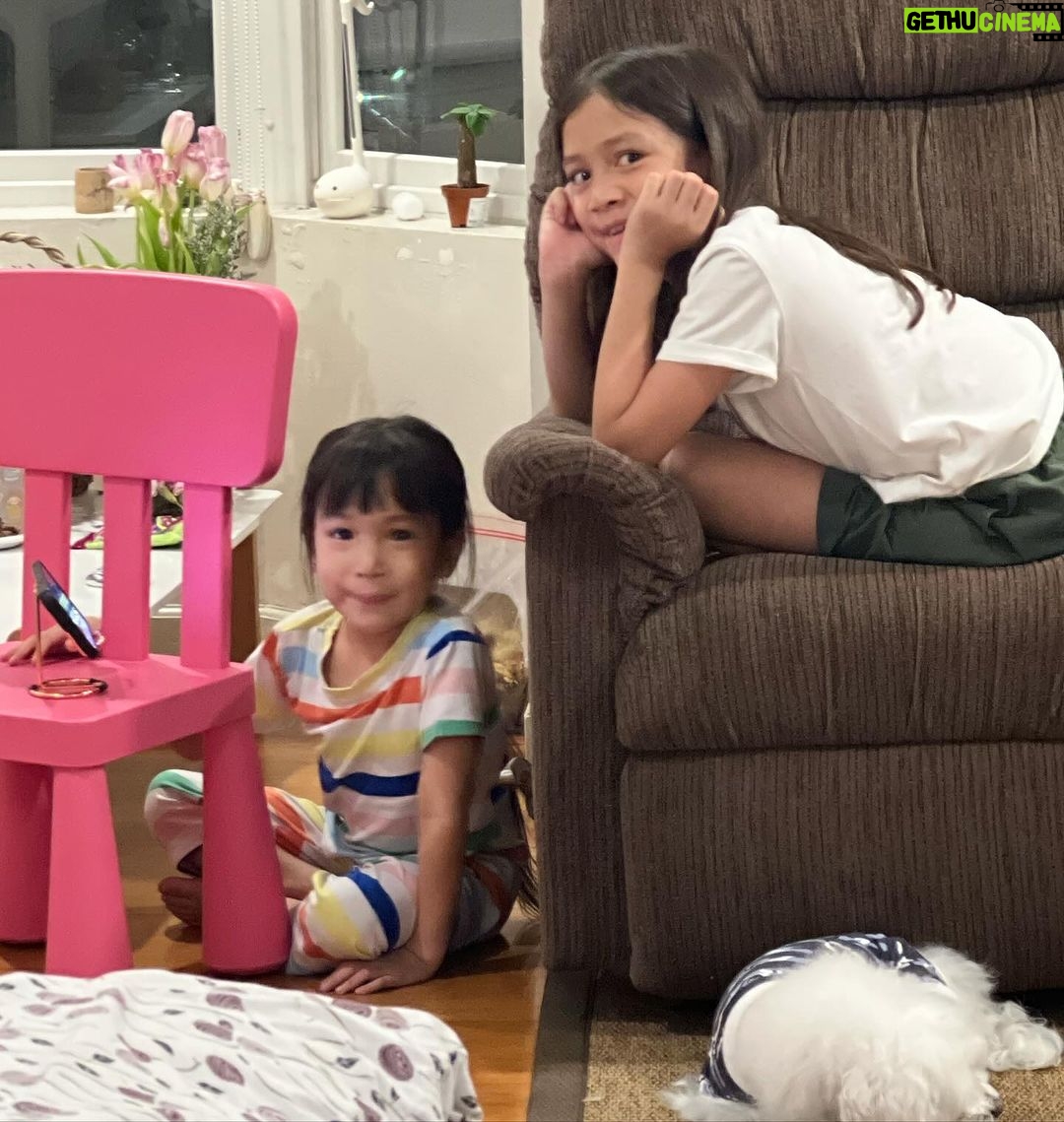 Jolina Magdangal Instagram - Dahil alam nila si mama nanonood ng Kdrama.. nagulat ako tahimik yung dalawa yun pala…. Sa phone nalang sila nanood. Panginoon, ang babait po ng mga anak ko. Maraming salamat po.🙏🏼 #PeleSerye #TeleVika #grateful #joy #happy