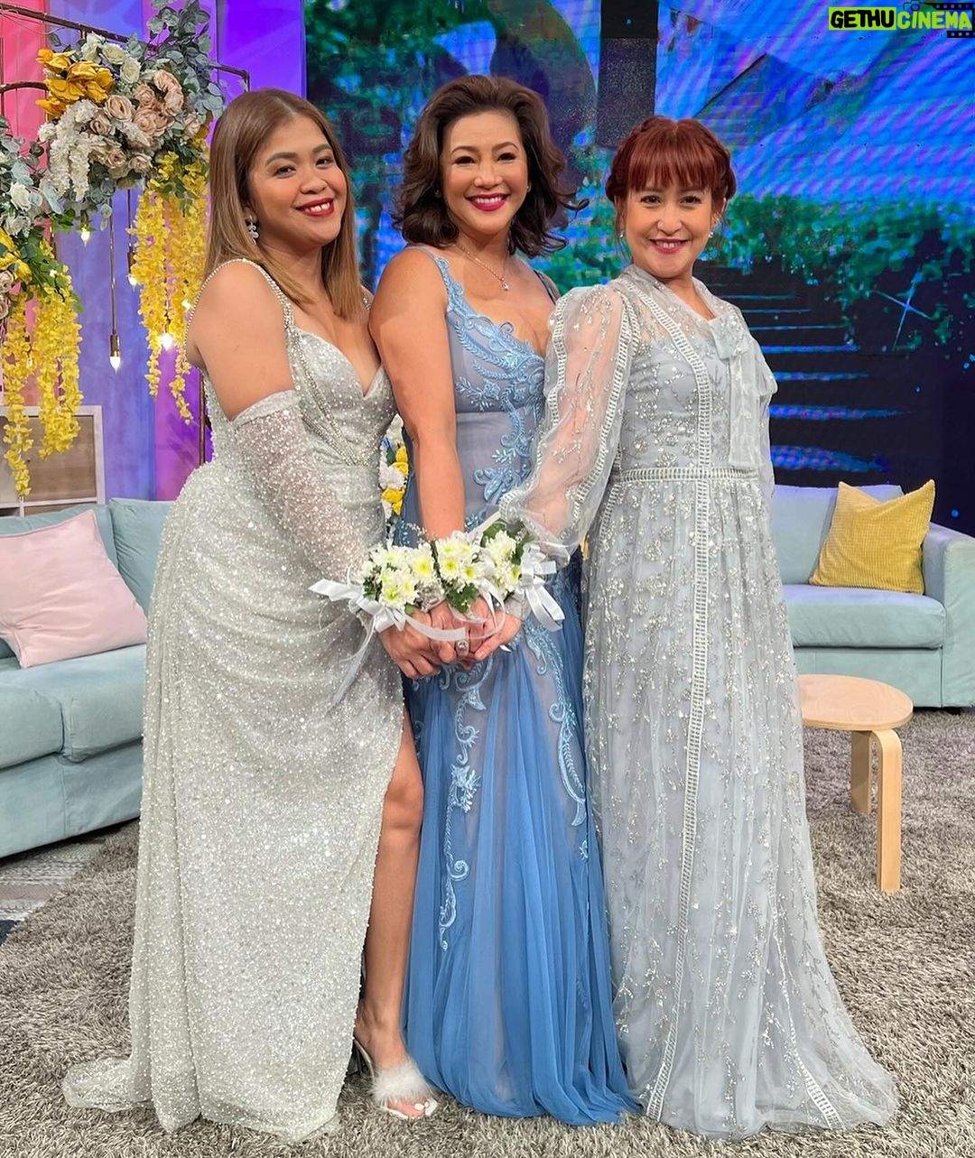 Jolina Magdangal Instagram - Just sharing…. To my Momshies, Miss na miss ko na kayo! Namimiss ko na ang ating tawanang parang walang nang bukas, chismisan na akala natin hindi halata sa paligid pero alam na alam nilang maritesan tayo, kwentuhan habang kumakain ng lunch na parang fiesta lagi (salamat mommy de!). Labyu Momshie @reginevalcasid @mrandmrsfrancisco pati Momshie @jasminip @darla at buong @_magandangbuhay