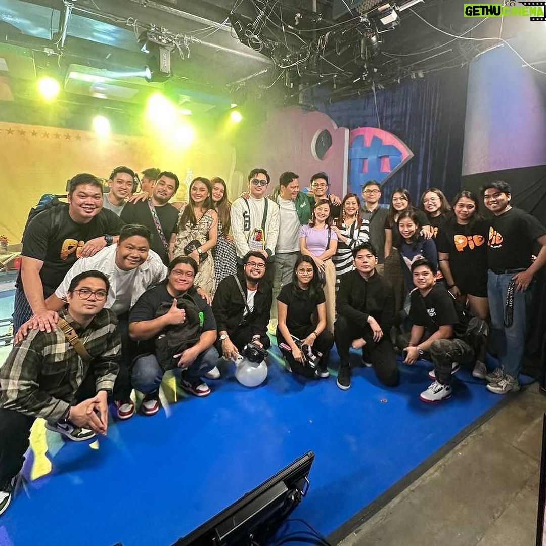 Jolina Magdangal Instagram - Isa pang pamilya na masaya ako pag kasama sila. Pagkakaibigan na hindi ko puputulin ang koneksyon.
