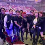 Jolina Magdangal Instagram – Ngayon lang ako nakapagpost kasi ninamnam ko pa ang experience sa #RegineRocks 
Kung pwede lang ako tumayo ng tumayo para makisabay sa pagkanta ginawa ko na pero baka magulat yung nasa likod ko at masigawan ako na manahimik. Pero talagang feel na feel ko ang buong concert!!!!
Thank you sooooo much Ate @reginevalcasid Nakakainspire ka lalo na sa matagal nang hindi nakakapag perform ng ganun (tulad ko). Love you soooooo much Ate Reg!!!!!! Maasahan mo na manonood ulit ako sa repeat (beke nemen).♥️ 

#rockconcert #rock