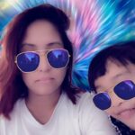 Jolina Magdangal Instagram – Kanina nung nag school kami.. parang bumigat yung pakiramdam ko.. tapos kinuha ni Vika phone ko at sabi nya “mama let’s have fun taking a video and picture” kaya eto gumaan na ang pakiramdam ko, mas nahappy pa ako.

Minsan talaga yung mga anak natin ang aakay sa atin sa ano mang paraan na kaya nila.

Si Vika nasa akin kasi ako teacher nya.. si Pele nasa taas kay Mark kasi si Papa ang teacher nya.

Nag share lang ang nanay… diba hindi halata na mataas BP ko nyan.. 151/105♥️

#TeleVika #homeschool #randomsharing #everydaymagic
