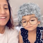 Jolina Magdangal Instagram – Kanina nung nag school kami.. parang bumigat yung pakiramdam ko.. tapos kinuha ni Vika phone ko at sabi nya “mama let’s have fun taking a video and picture” kaya eto gumaan na ang pakiramdam ko, mas nahappy pa ako.

Minsan talaga yung mga anak natin ang aakay sa atin sa ano mang paraan na kaya nila.

Si Vika nasa akin kasi ako teacher nya.. si Pele nasa taas kay Mark kasi si Papa ang teacher nya.

Nag share lang ang nanay… diba hindi halata na mataas BP ko nyan.. 151/105♥️

#TeleVika #homeschool #randomsharing #everydaymagic