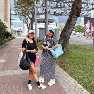 Jolina Magdangal Instagram - Kung mas malaki lang sana ang maleta na nadala namin, malamang mas madami pa kaming isusuot.😂 

#theerastour #singapore🇸🇬