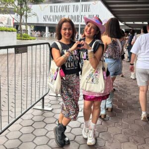 Jolina Magdangal Instagram - Kung mas malaki lang sana ang maleta na nadala namin, malamang mas madami pa kaming isusuot.😂 

#theerastour #singapore🇸🇬