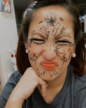 Jolina Magdangal Instagram - Bbuti nalang yung black liquid liner din ang ginamit at hindi pentel pen!!!! 🤣🤣🤣🤣

#PeleSerye #TeleVika