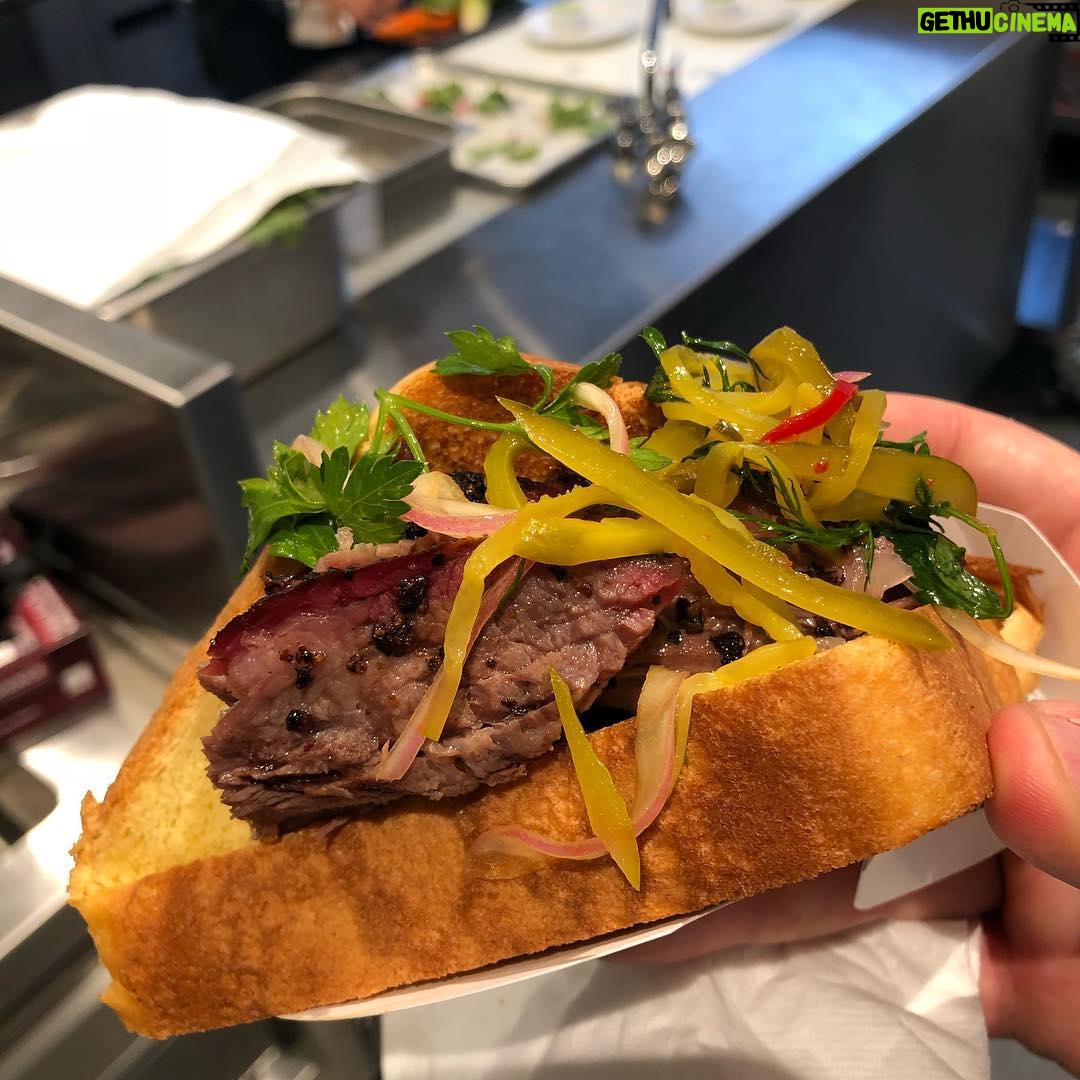 Jon Favreau Instagram - APL on Vine. Smoked short rib sandwich. #Delicious @adamperrylang
