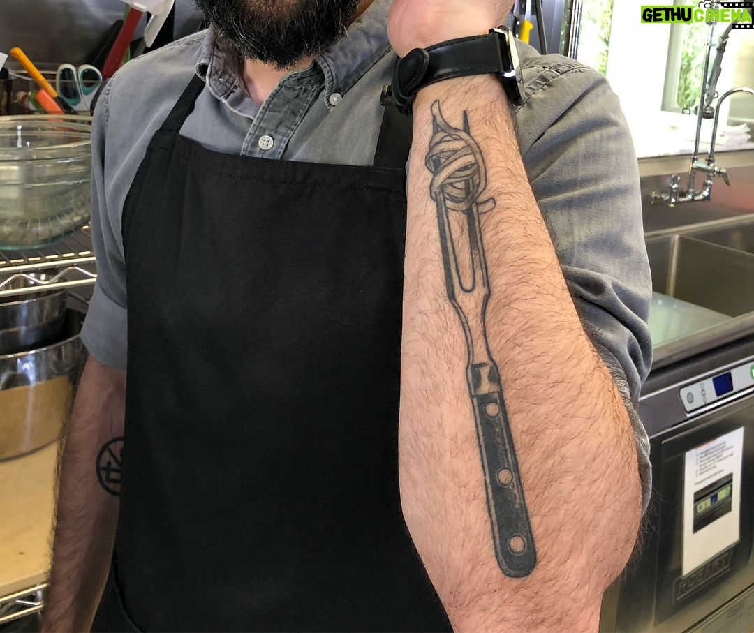 Jon Favreau Instagram - Lava cake bake @ridingshotgunla @bingingwithbabish