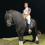 Jon Vlogs Instagram - A cada dia mais próximo de largar tudo e ir pra fazenda criar meus cavalos 😂
