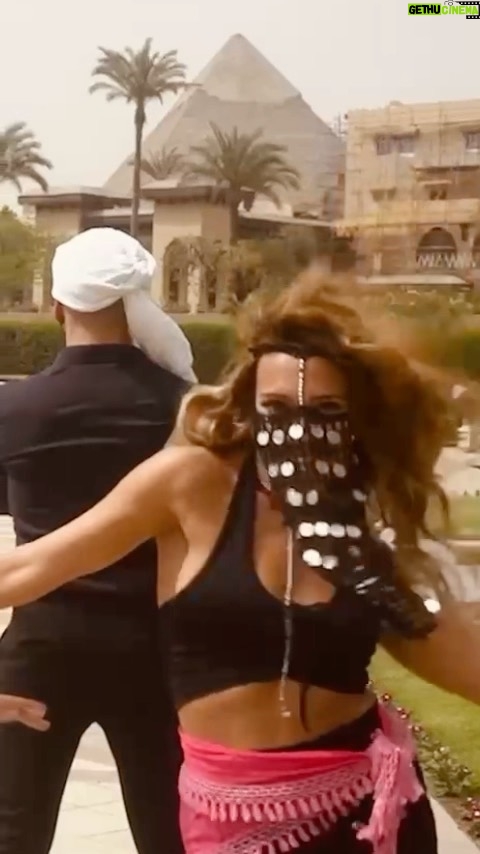 Jon Z Instagram - Egipto 🇪🇬 🐫 😳 Habla @jadakiss @shootter_ledo @rewirexxl @boywondercf @senoradirectora 🎥 #ProtectoZ #LocoHumildeyReal #PaqueSude