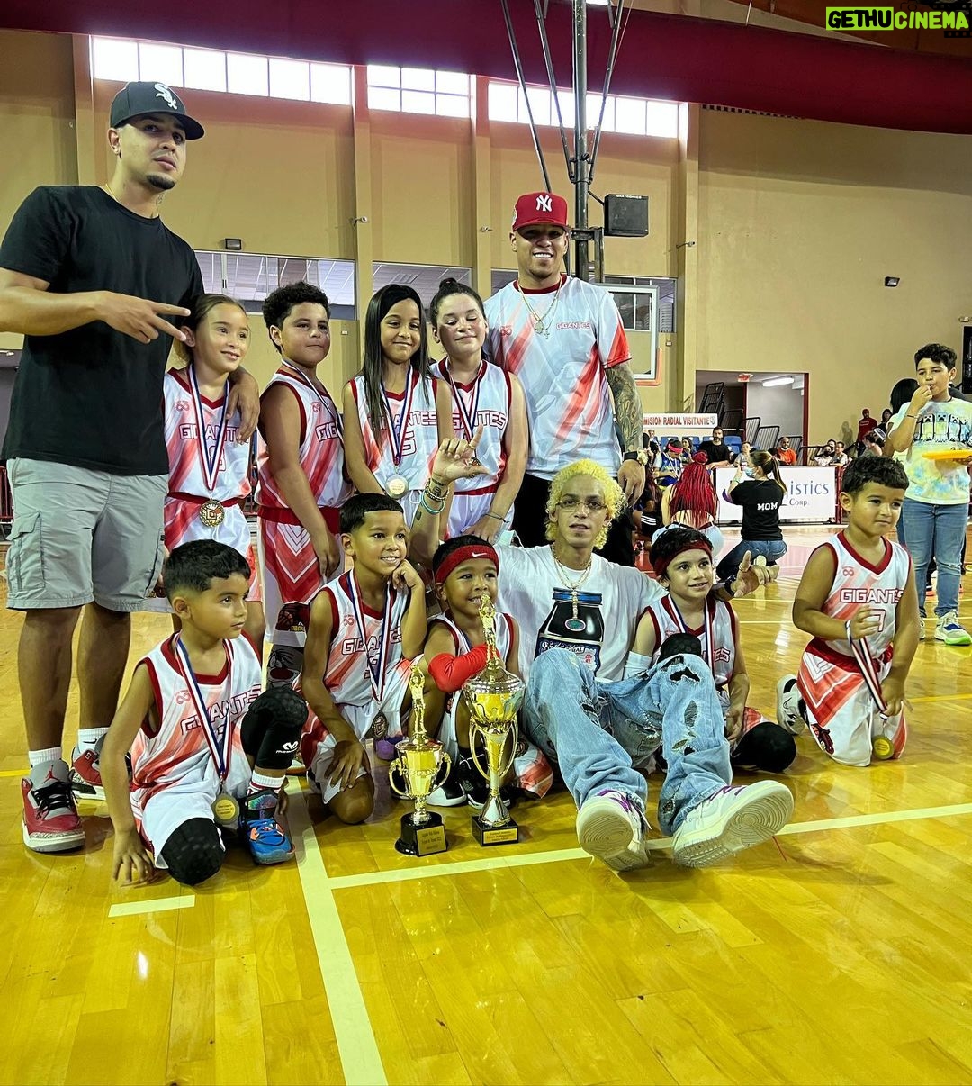 Jon Z Instagram - CAMPEONES π π₯ EN SU PRIMER TORNEO DE BASKE π FELICIDADES @jonziel.lemuel VAS A SER GRANDE MΓS QUE PAPΓ! TE AMO CON MI VIDA! π₯²π₯²π₯²π₯²π₯²π₯²π₯²π₯²π₯² #LaMalainfluencia de el gΓ©nero πππππππππππ Juncos, Puerto Rico