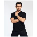 Jonathan Bailey Instagram - Having spent the last couple of years getting to know and appreciate @omega ‘s dedication to excellence, sophistication and authenticity… I am thrilled to be joining the family as a naughty little brother. #OMEGA #OMEGAmychoice #AquaTerraShades