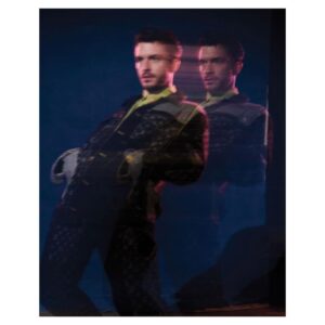 Jonathan Bailey Instagram - 🌖 @flauntmagazine 
.
.
.
.
📸 @JasonHetheringtonStudio
👖 @MillerMode ft. @AmiParis
👨🏼‍🎤 @liztaw 
✍️ @Aubrey_Writes
#FlauntMagazine #BraveNewWorld