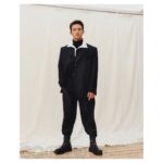 Jonathan Bailey Instagram - @GQ 🖤⚡️ . . . Thank you 📸 @ben.parks.studio 👖 @angelomitakos ✍️ @douglasgrnwd
