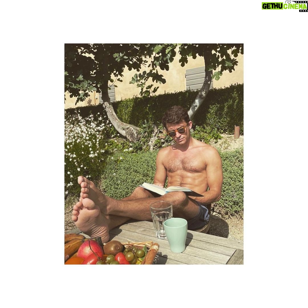 Jonathan Bailey Instagram - 🇮🇹 @_oliverstravels_