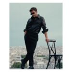 Jonathan Bailey Instagram - Looking back at last week’s incredible show from @amiparis #AmiSS23 ⚡️ @alexandremattiussi9 supreme 🖤 Paris, France